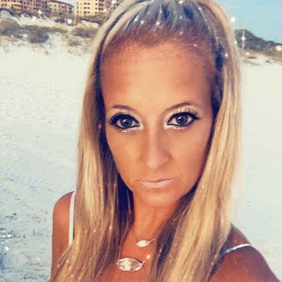 Meet your Posher, Kelly - Picture 3 of 3